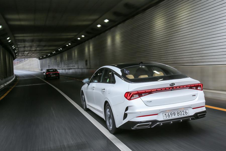  Kia K5 2019 года  (фото 22 из 44)